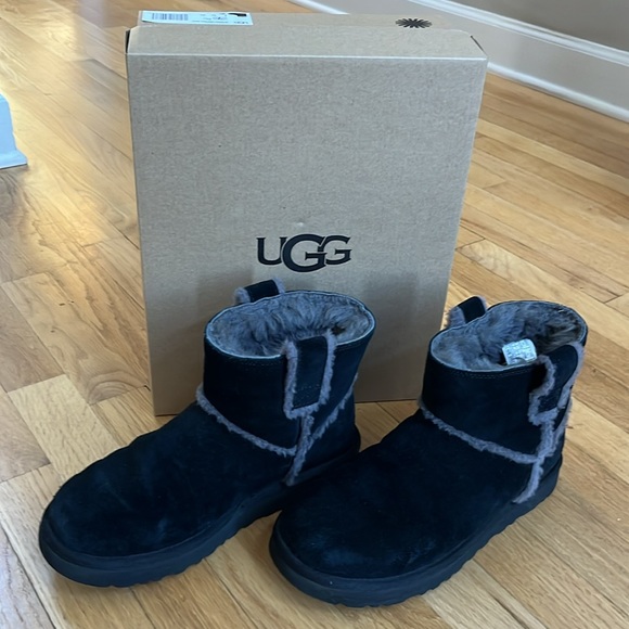 Women’s Ugg boots, black, size 7 - Picture 8 of 8